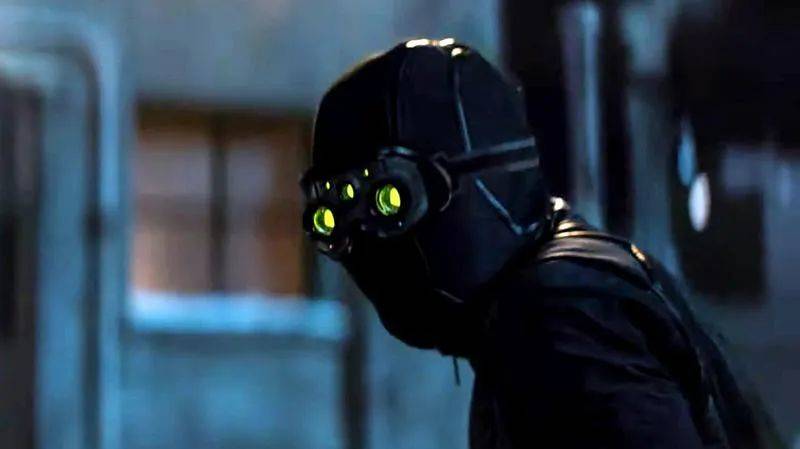 虽然预告中叶莲娜没有露出正脸,但是她所戴着的黑色面具,则完美致敬了