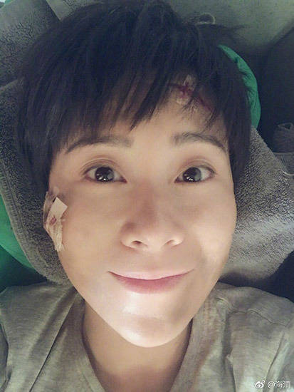 海清晒自拍与黄磊《湄公河行动》紧张拍摄中_微博_家族_受伤