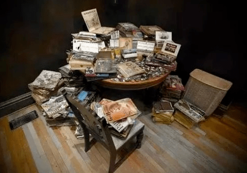 81岁老人孤苦离世,清理遗物时,意外发现一堆神秘宝藏…_darger_henry