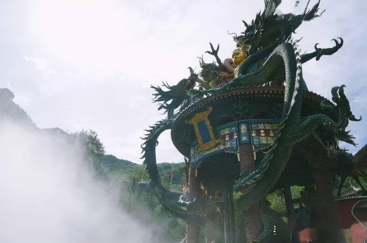 侵删)云雷阁旁边有一处院落,里面由外及里分别是解脱门,菩萨台,极乐宫