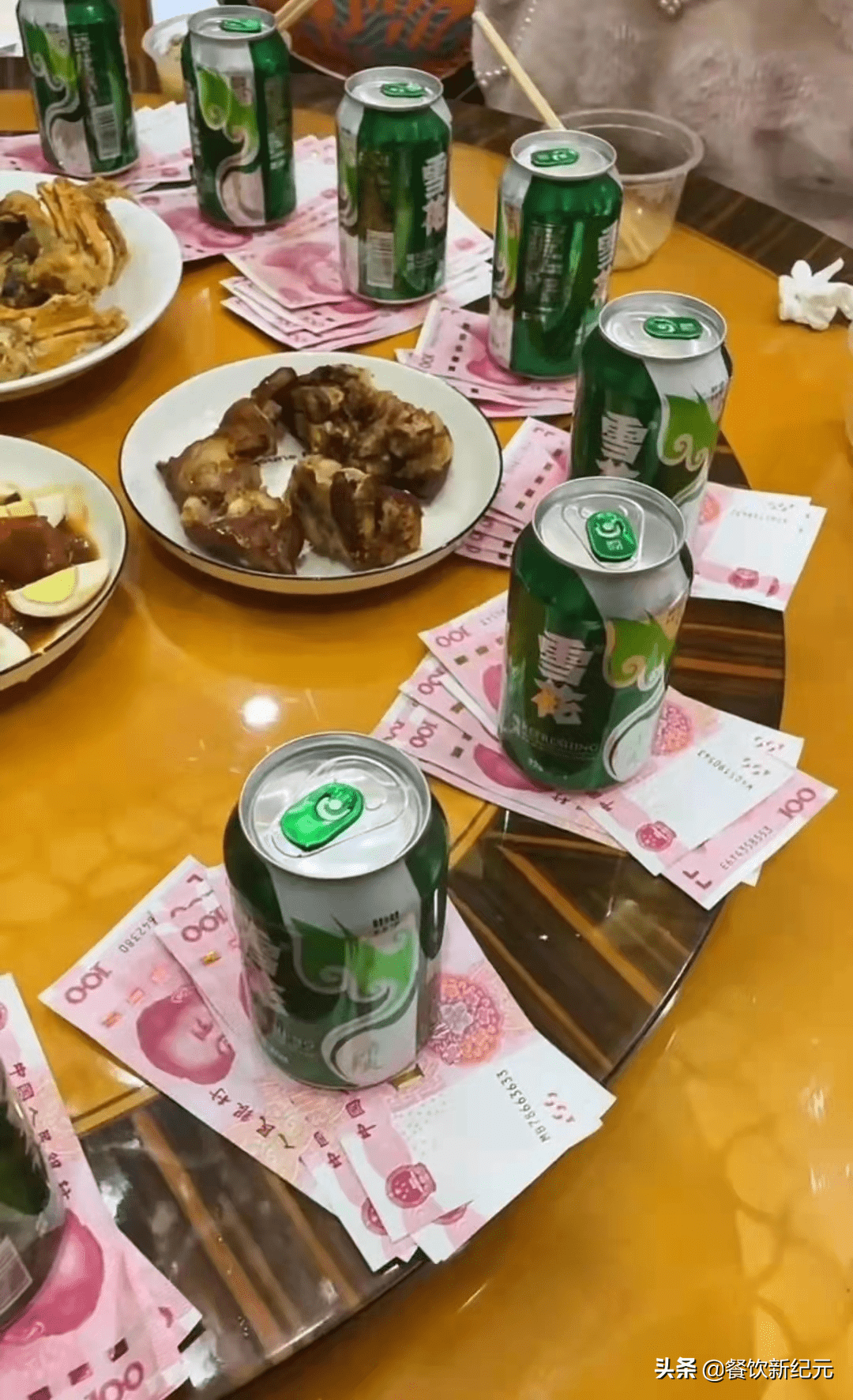 福州,老板年终请客吃饭,看到桌子上的菜品后,网友:好想去蹭饭