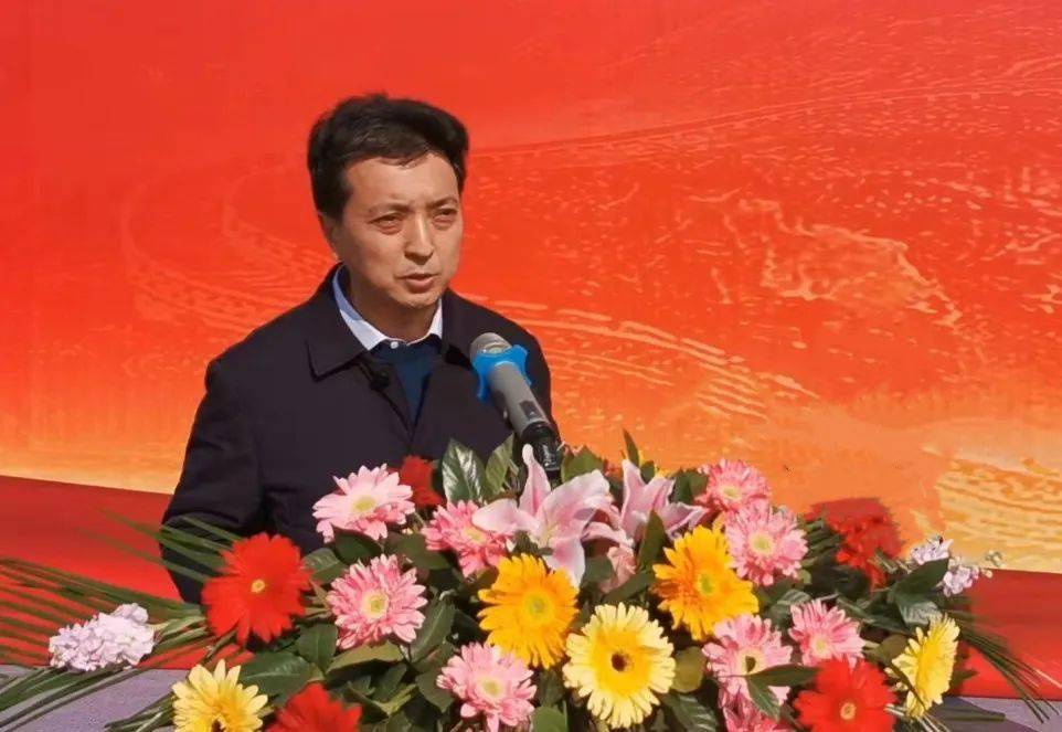 (区委书记袁钢发表讲话)