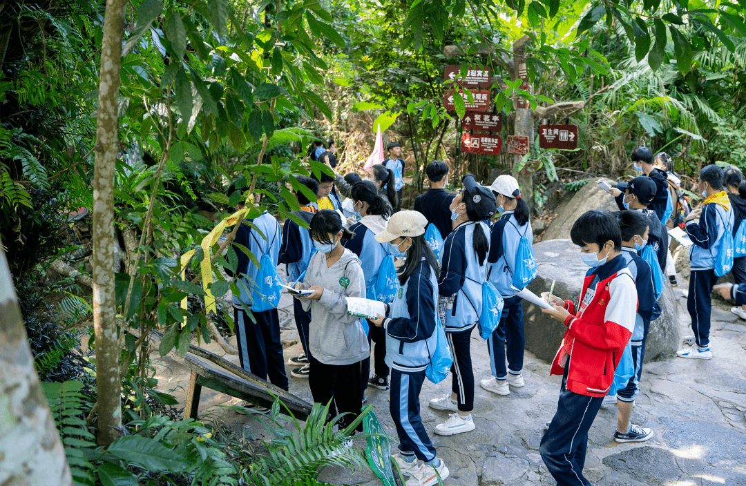 于研学中寻真知,陵水军田初级中学赴呀诺达开展研学活动_旅游_教育