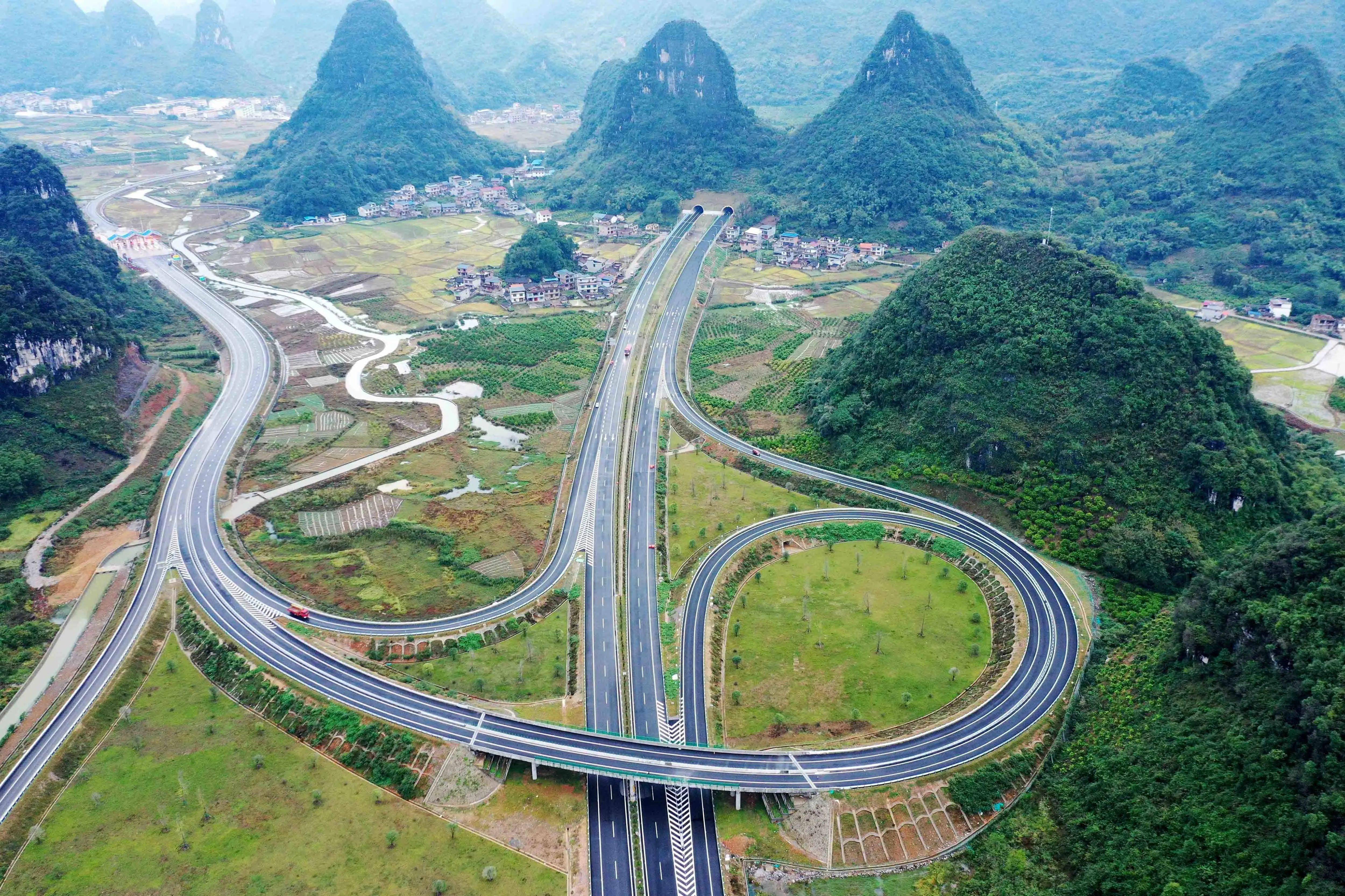 桂林至柳城高速公路通车啦!缩短河池到桂林的距离!