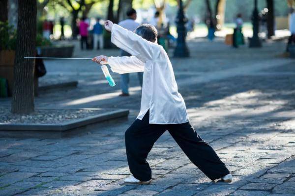 防范|提醒爸妈！冬季晨练风险高，这4点一定要注意