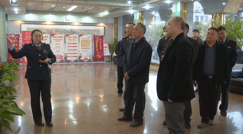 副市长应国君,县委书记刘兴德,县委副书记,县长丰霄寒陪同.