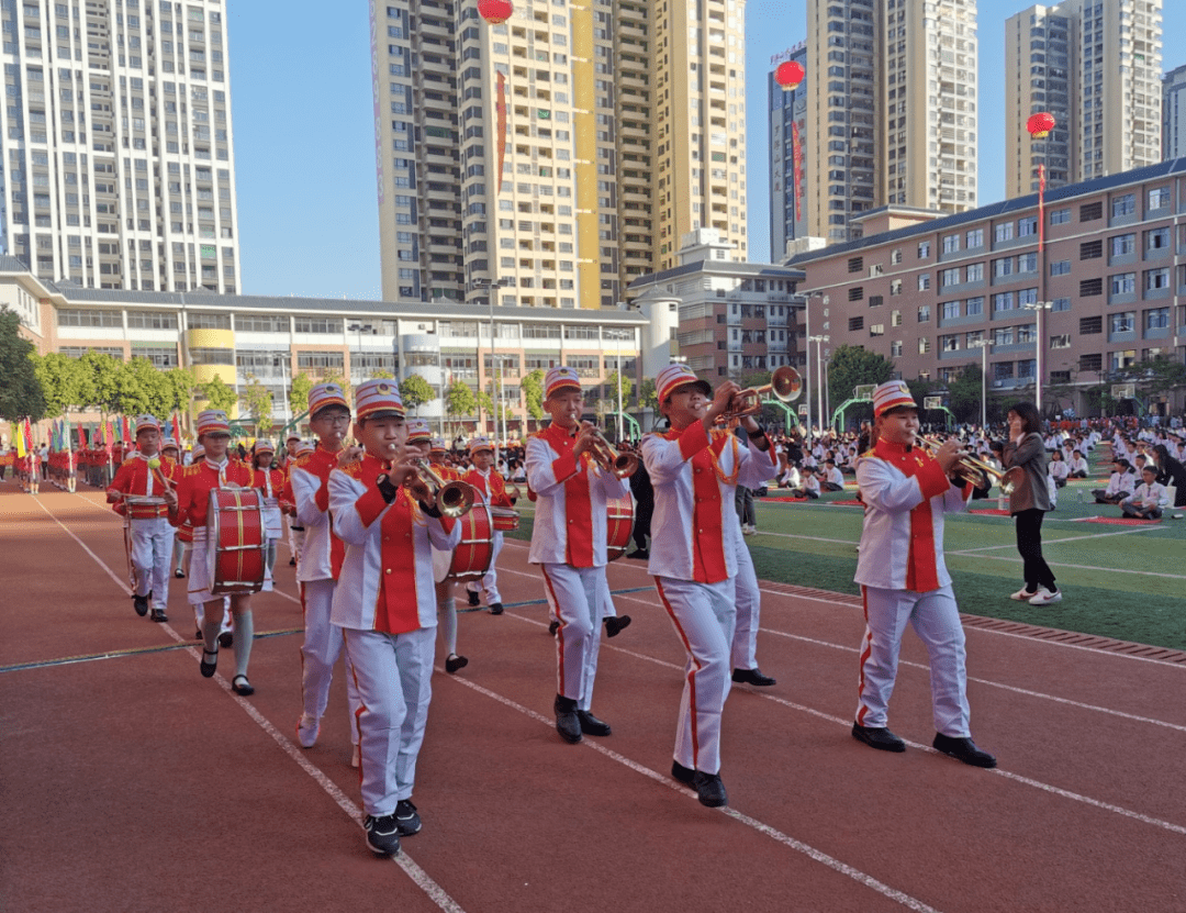 近日,惠州一中博罗启正学校举办为期两天的庆典,设置了运动会,艺术节