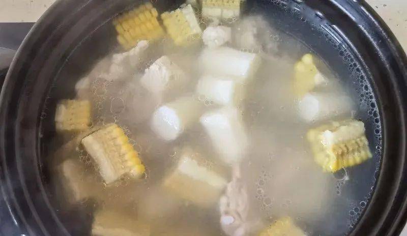 玉米排骨汤怎么炖好吃又营养 6a0ae10f9bfc4ce185aee1a578ad6770.jpeg