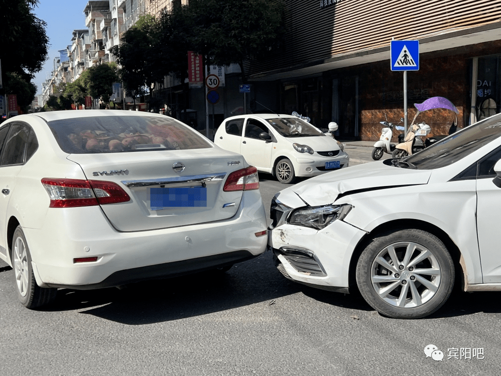 十字路口车祸图片卡通图片