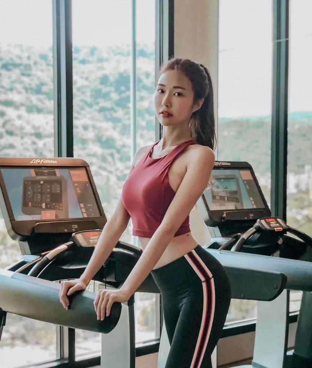 爱健身的台湾辣妹黄上晏