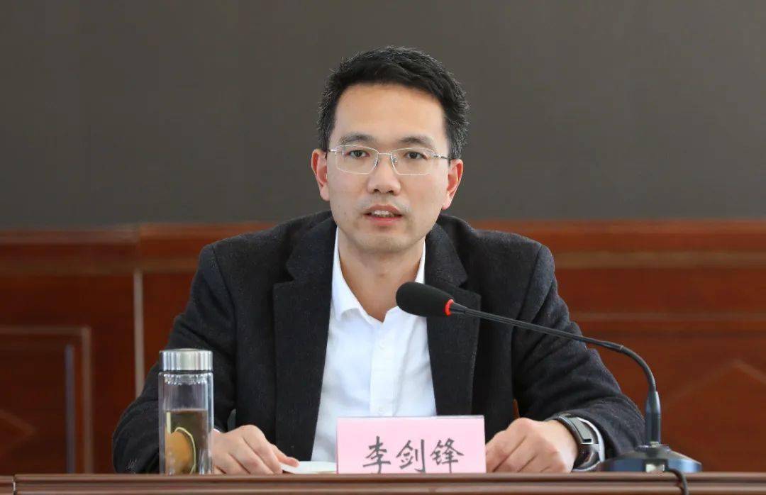县委副书记,代县长李剑锋对疫情防控工作作了部署.
