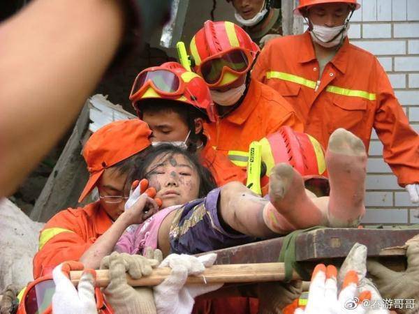 右腿这个女孩，又美又飒！