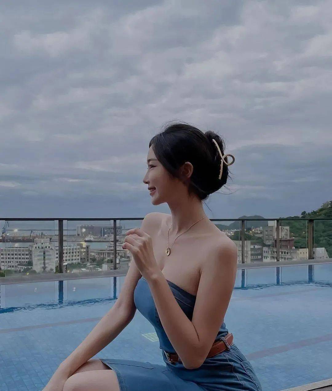 爱健身的台湾辣妹黄上晏_妹子_欧美_目光