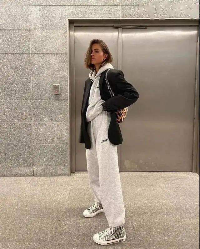 搭配女装冬打底裤 8ef770cb8e174c07b951340768a2dba9.jpeg