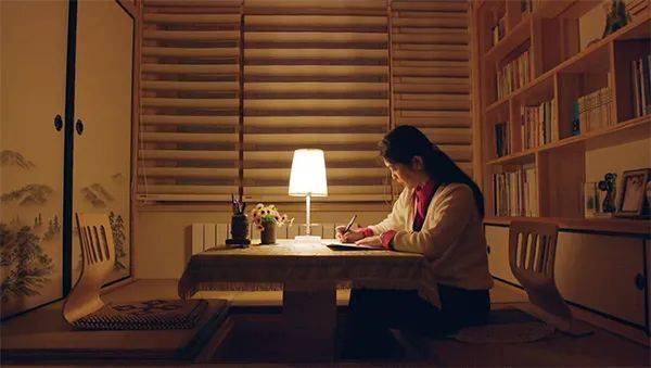 额尔古纳河右岸小说作者 f2764735f7fe41f1ba7cfedd222bec59.jpeg