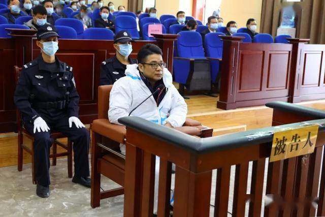 广西罗城县原县委常委,政法委书记韦代成出庭受审,被控受贿264万元