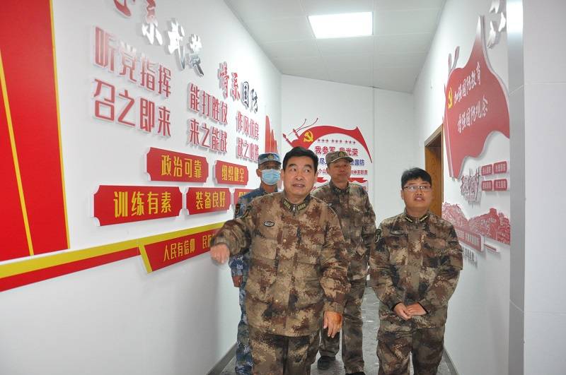 贵州省兴义军分区大校政委到普安县检查帮带基层武装部规范化建设