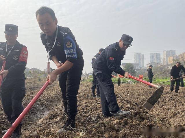 巡特警大隊黨支部主題黨日活動憶苦思甜開荒種地