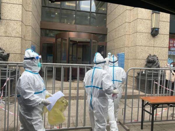 病毒|3岁儿子发烧两天！杭州妈妈凌晨3点回到家，却连看看都不敢：怕把病毒带回家…