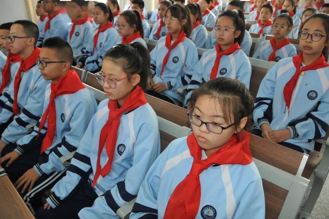 增强仪式的庄重性,感染力,12月9日蛟河市第九中学校开展退队入团示范