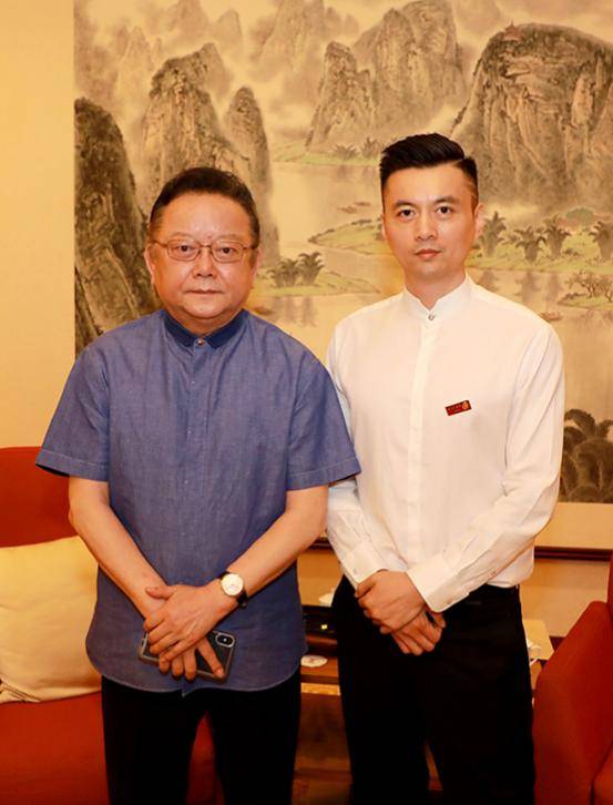 "首发仪式在京召开,原文化部部长潘振宙,原故宫博物院副院长张之铸