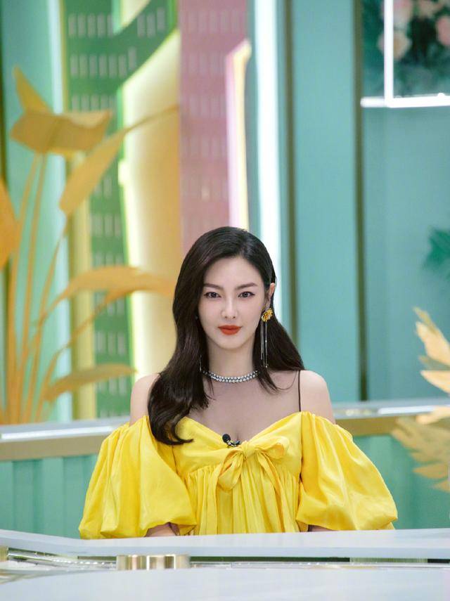 ManBetx万博每日热搜九条：网友喊话秦昊约姜潮爬山；战狼编剧狠批陈建斌|梦泽