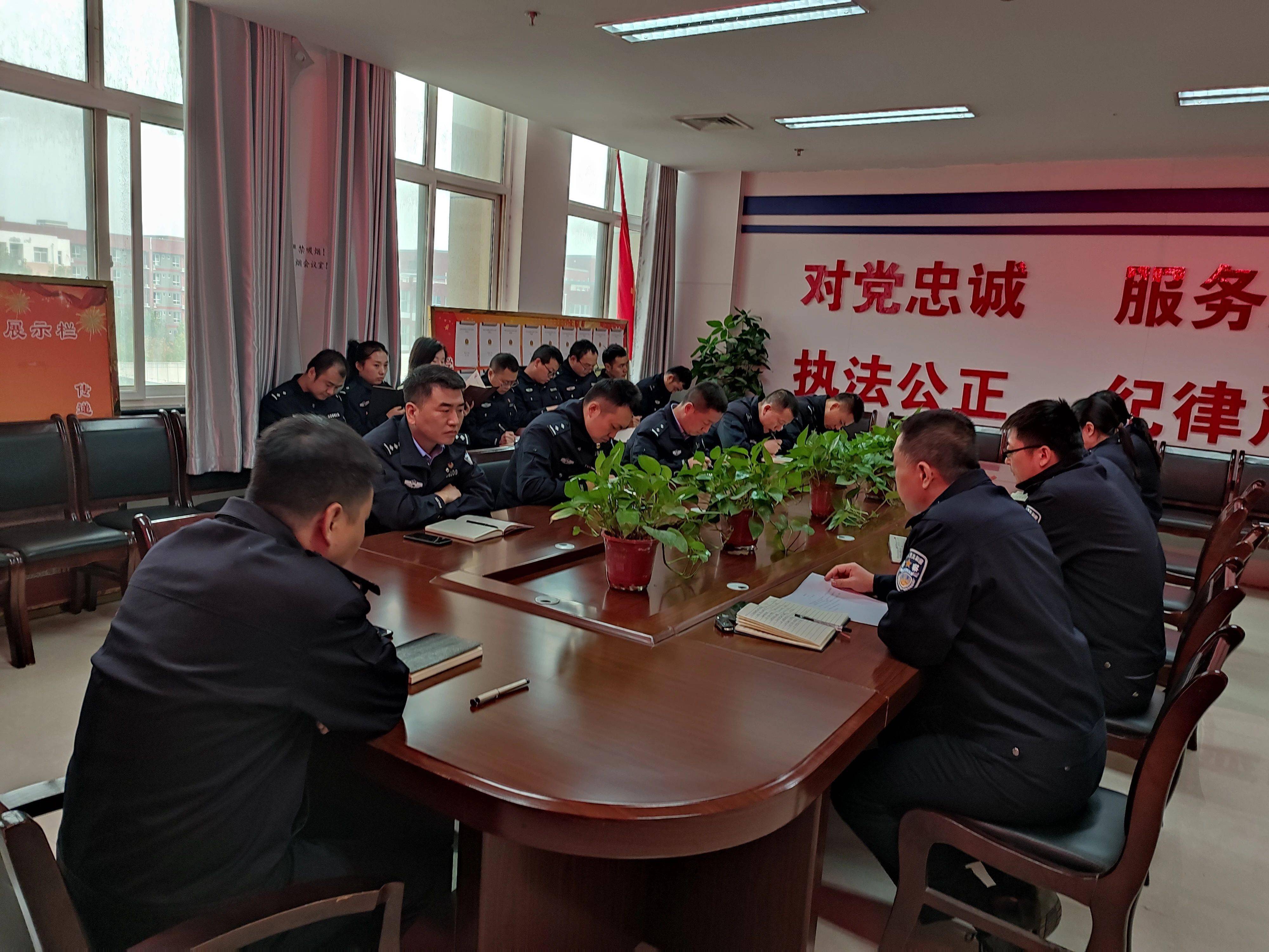 10月15日清晨,渭南市大荔县公安局"110"报警电话一个接着一个响起