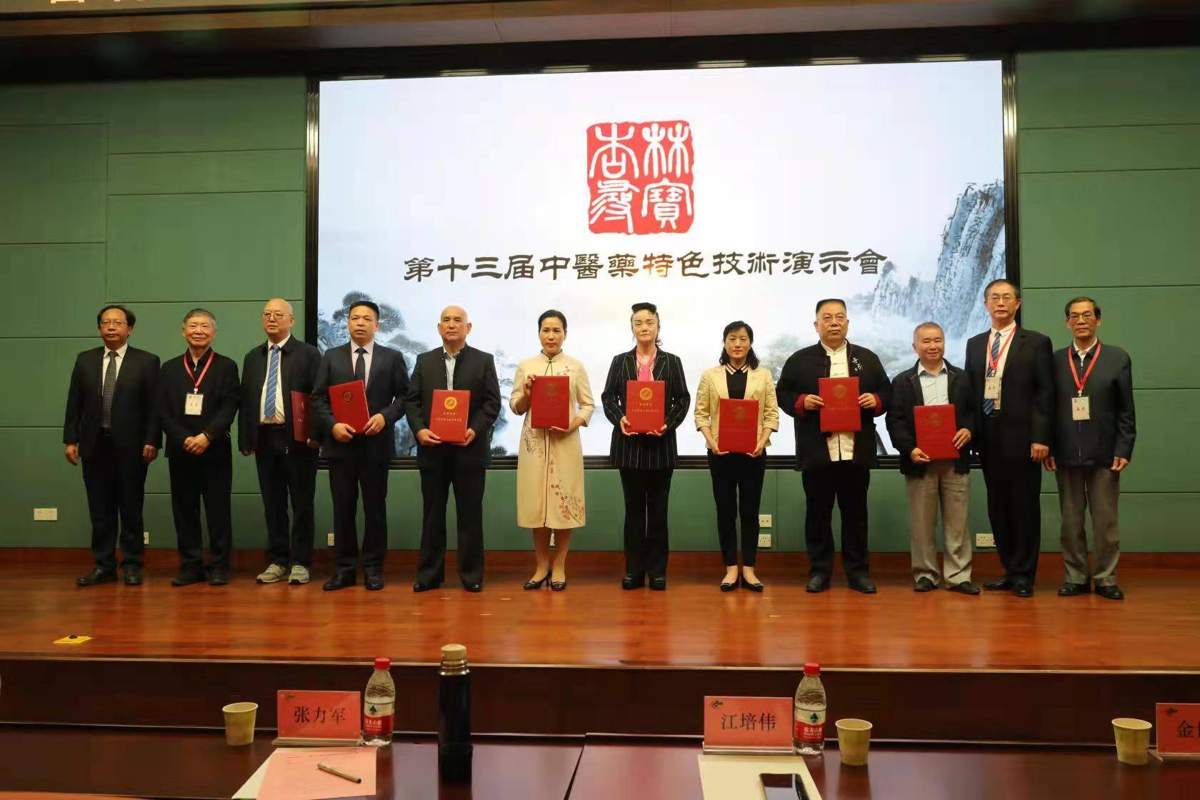 经过多轮筛查和论证,今年杏林寻宝共呈现了月老臂针,高雨针刀,钟氏