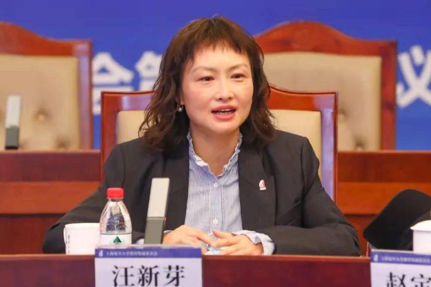 上海复旦大学教育发展基金会理事,秘书长杨增国作2021年度工作报告并