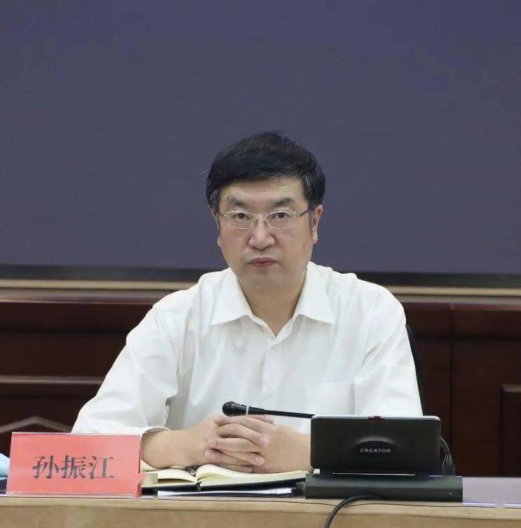 新型冠状病毒感染肺炎疫情防控工作领导小组组长孙振江出席会议并讲话