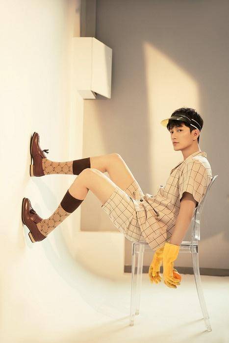 刘帅良最新写真大片曝光 尽显英伦复古时尚_实力派_黄景瑜_沈腾