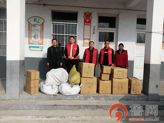 临沂汪沟大柳汪社区到敢胜小学开展体育用品捐赠活动