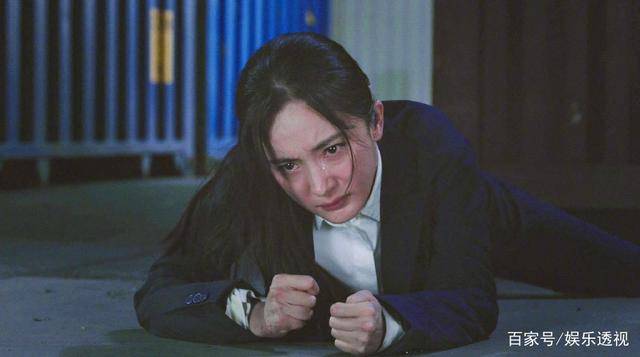 《暴风眼》杜猛牺牲,杨幂入戏太深剧外也伤感,与刘芮麟互动好虐