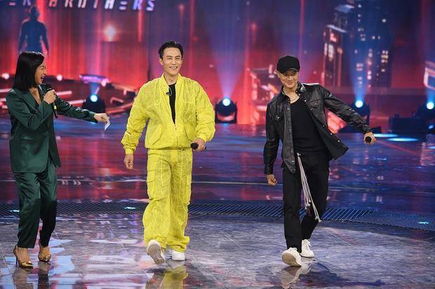 杜淳印小天上演世纪和解同台走秀尬舞开心热聊