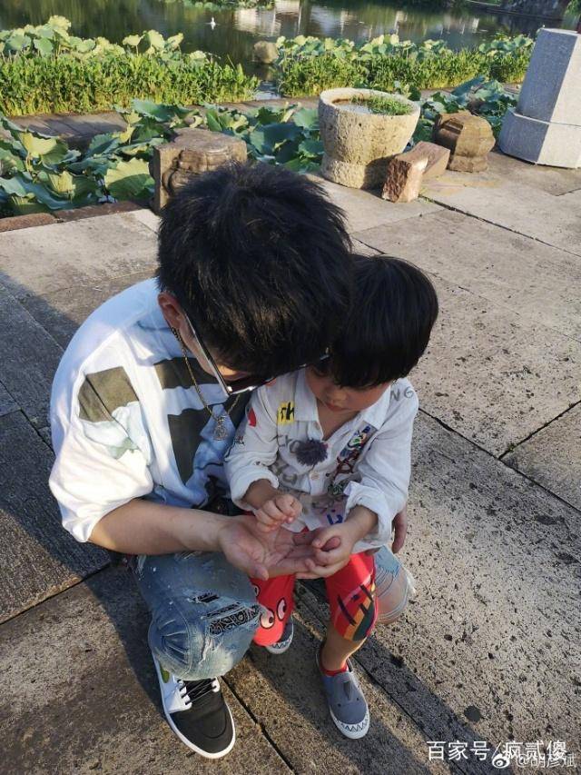 胡彦斌突然宣布有了儿子网友一脸懵真相啼笑皆非