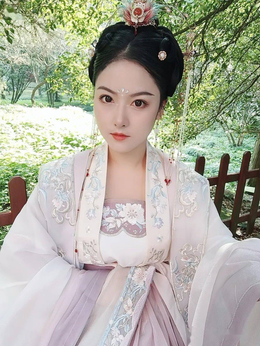 101朗读者杨芊在朗读中成就一次心灵的洗礼