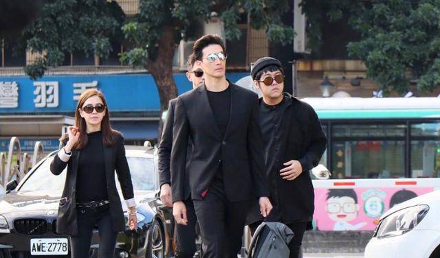 焦俊艳9字送别高以翔以翔家人把焦俊艳名字排重要位置有心了