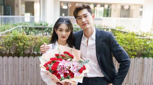 张翰官宣这次不晒亲吻照直接领证