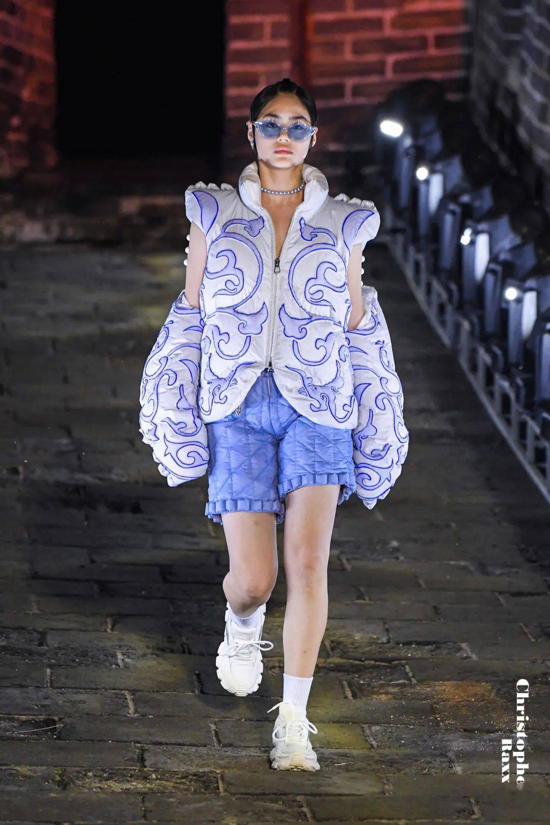 第一个登上长城的中国成衣品牌christopherraxxy2021长城发布大秀