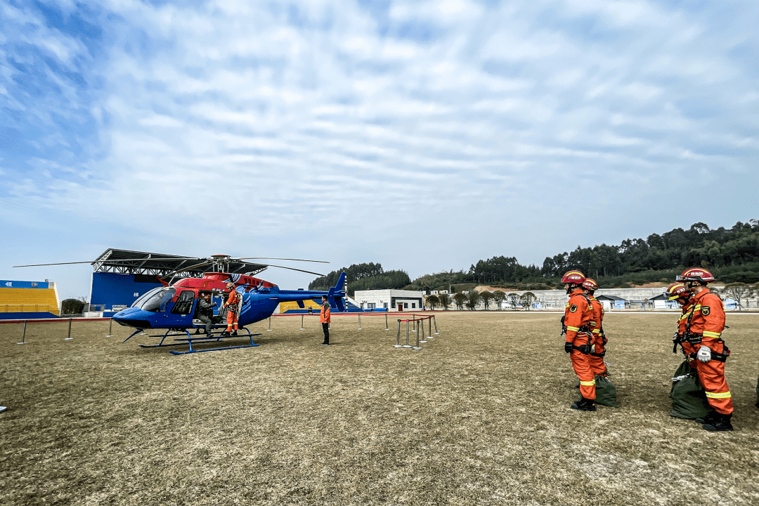 蓝鹰翱翔打造应急救援拳头队伍