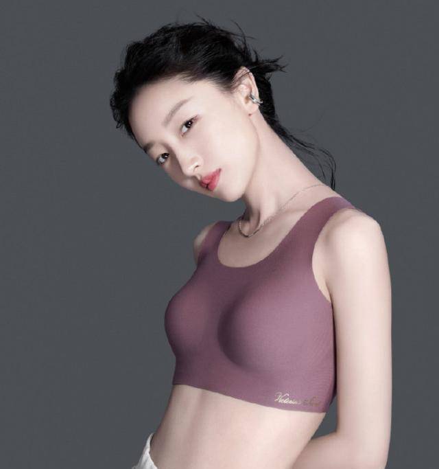 杨幂周冬雨维密大片,一个俏皮可爱一个风情万种,网友:身段真好_周冬雨