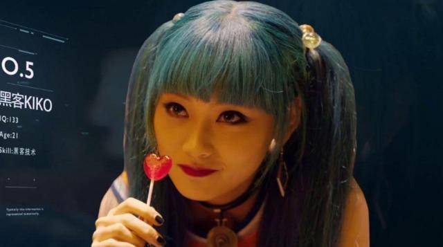 她仅出场4分钟的时间就被观众圈粉,她就是超级黑客kiko,装扮稀奇古怪