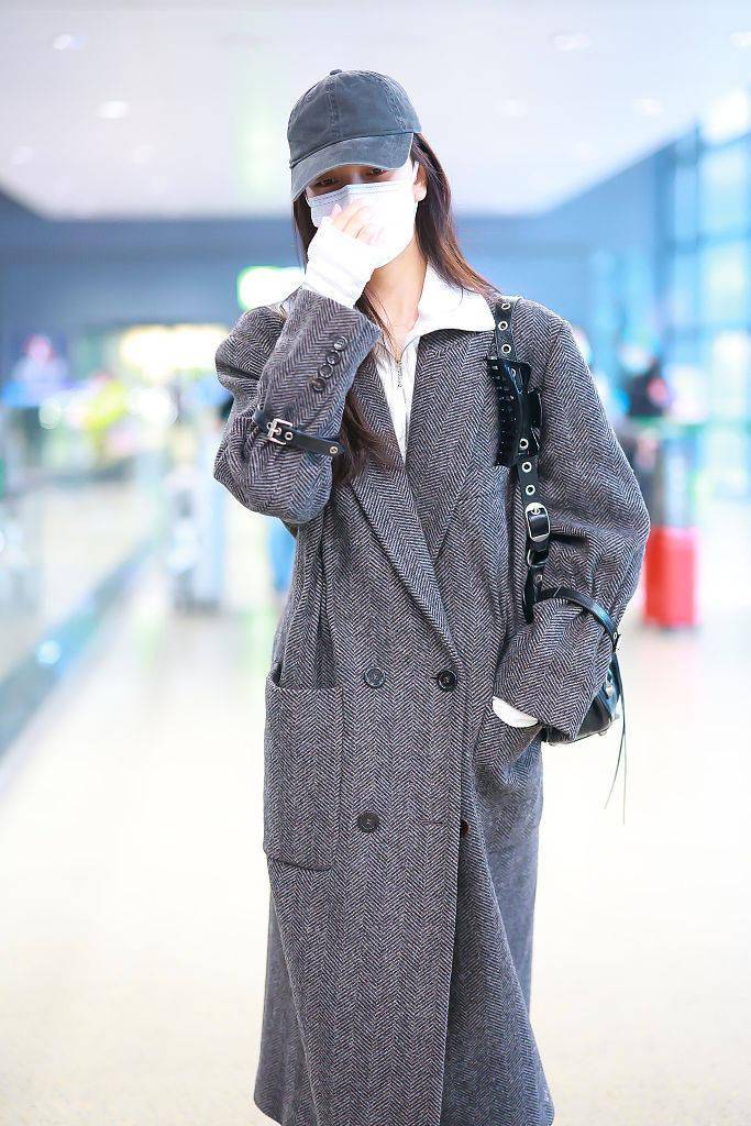 2021年12月10日,上海,宋妍霏机场街拍.