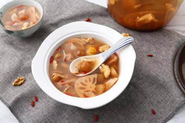 核桃仁莲藕汤,补肾安神强记性_记忆力_功效_补益