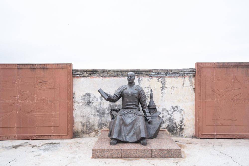 梅州最不起眼的一座围龙屋,却出了一位造福当地百姓的大名人_李威光