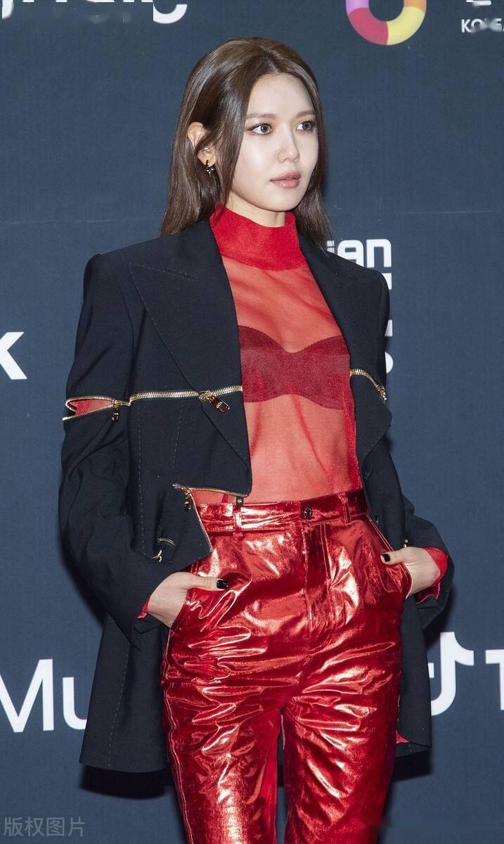 2021mama礼女时代催秀英衣造形亮相红毯崔秀英少女时代成员黄美英2021