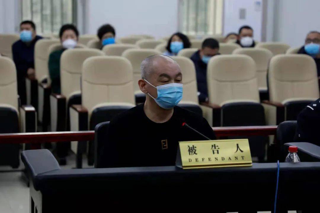 黑河市人大常委会原副主任何宝顺涉嫌贪污受贿案开庭