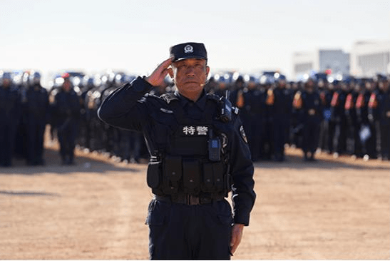 锦州公安局巡特警支队特警突击队大队长陈帅做最坚决的冲锋
