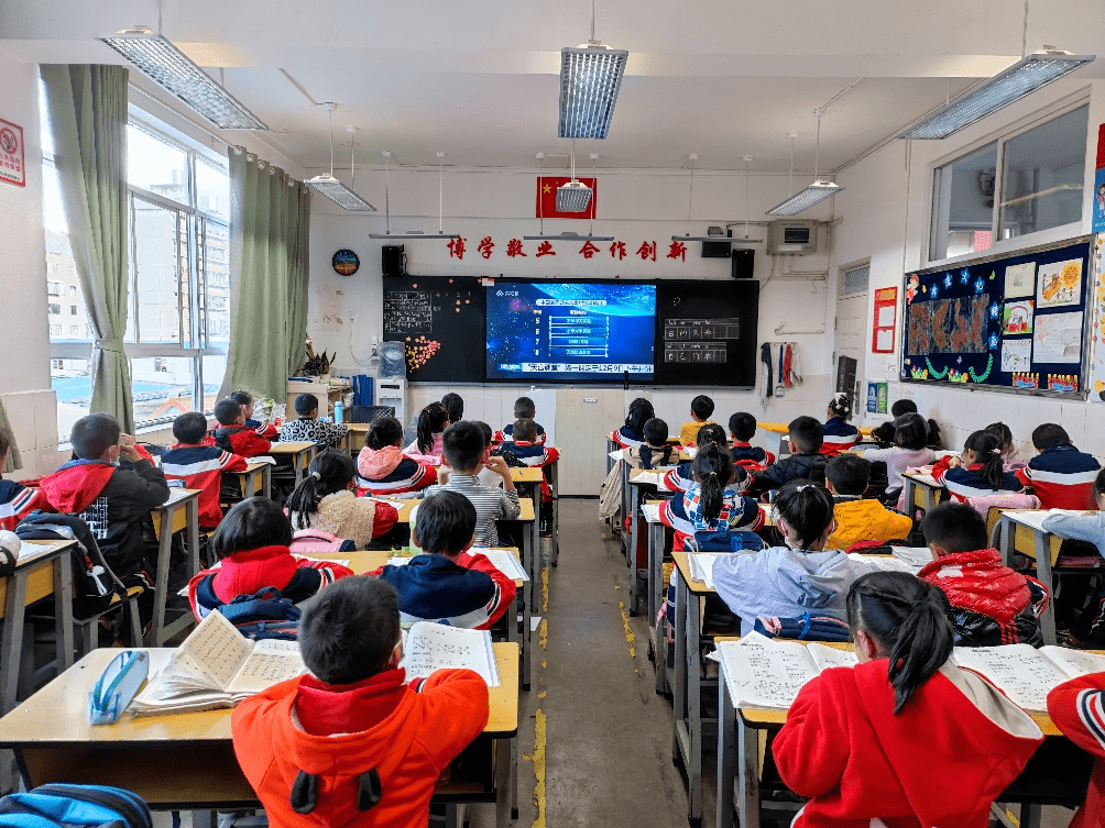 童心築起飛天夢圓夢太空我強國拓東二小觀看天宮課堂直播活動簡訊