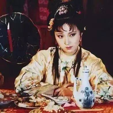 【红楼品鉴】宝黛爱情前后,缘分写在三生石上面_贾宝玉_黛玉_猜疑